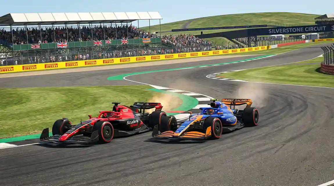 Twee Formule 1-wagens van verschillende teams naderen samen een bocht